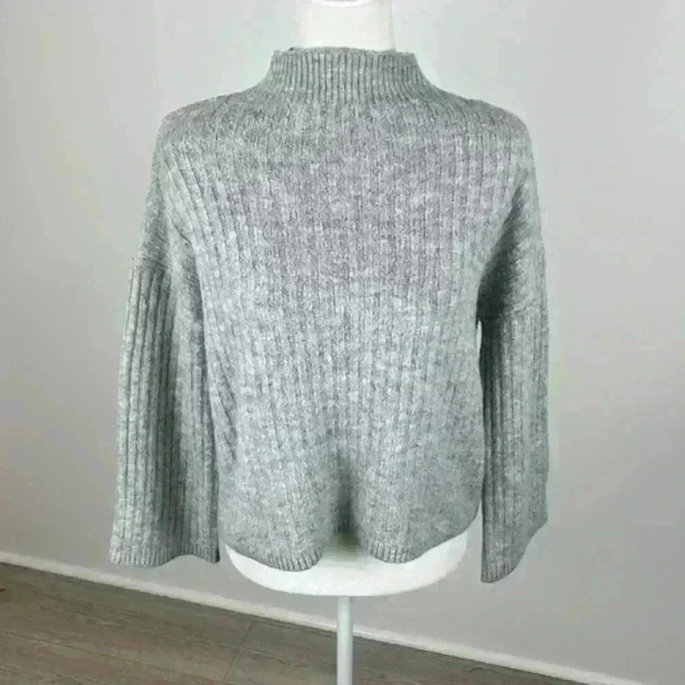 Forever 21 Grey Ribbed Turtleneck Sweater Size M
